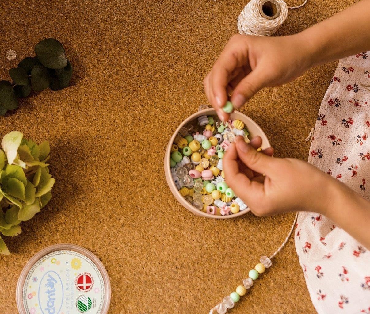 Dantoy 5911 PASTEL Perlen - 520 recycelte Perlen in Pastellfarben im Eimer