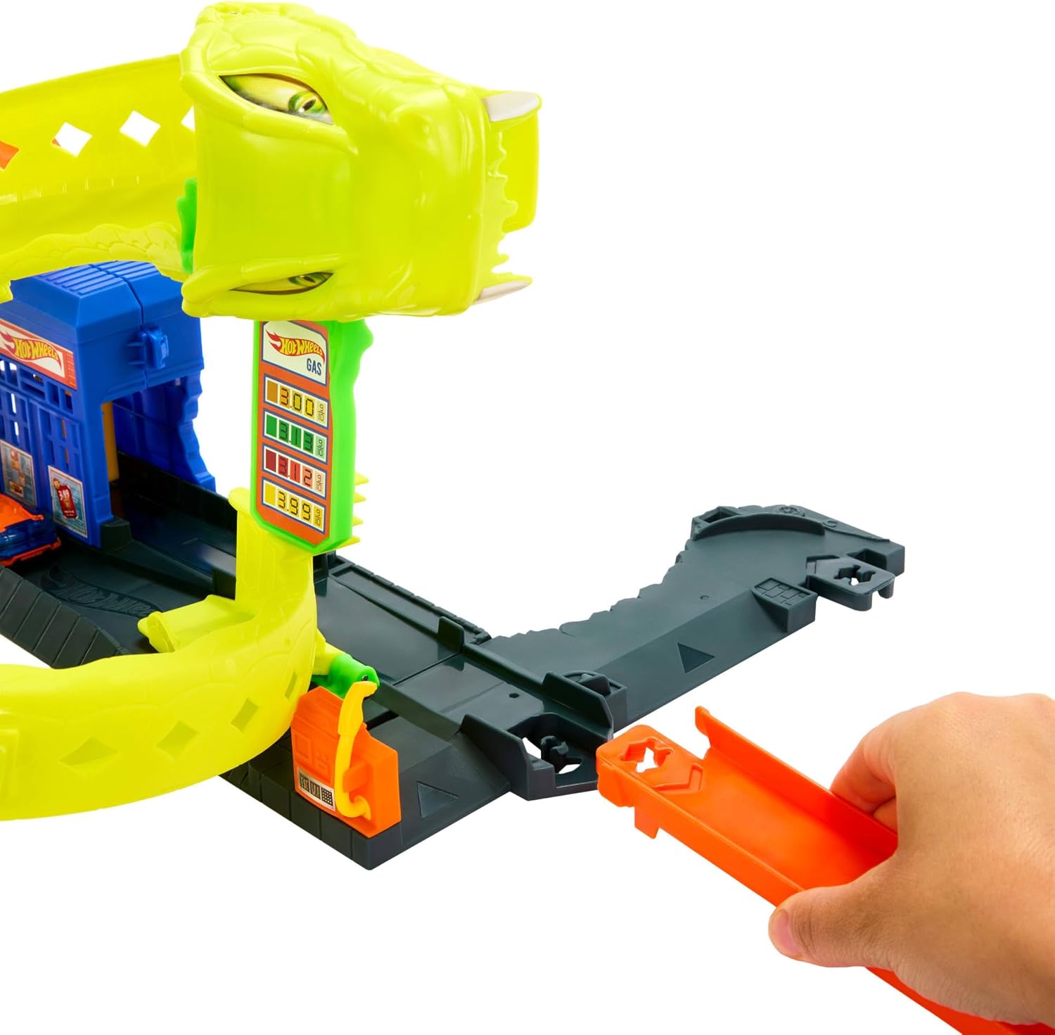 Hot Wheels City Snake Spiral Attack Spielset mit riesiger grüner Schlangenfigur, Spiralstrecke und 1:64 Fahrzeug