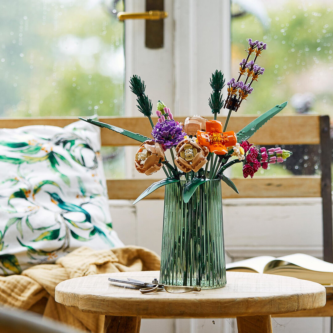 Blume, Blumen-Arrangement, Buch, Blumenstrauß, Schreibtisch