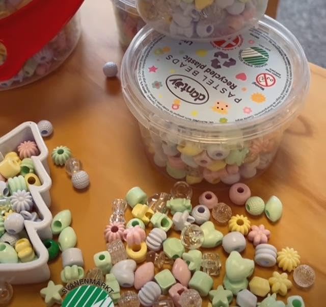 Dantoy 5911 PASTEL Perlen - 520 recycelte Perlen in Pastellfarben im Eimer