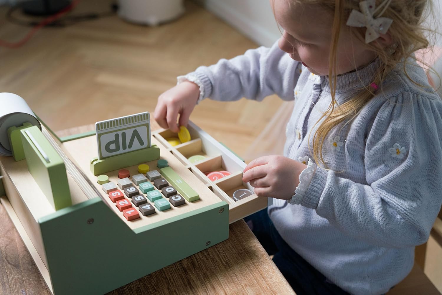 Dantoy 4770 Kaufladenkasse - Holz-Kassenset in Geschenkbox, 17-teilig