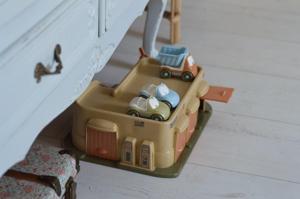 Dantoy 5651 BIO Garage - Spielset mit 3 Autos aus Biokunststoff