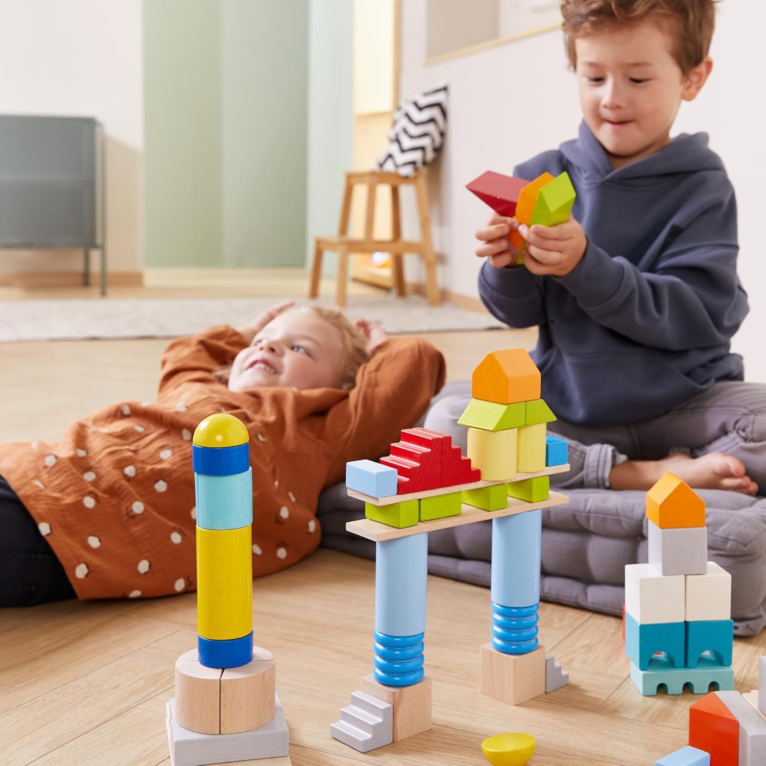 HABA 85 Basisbausteine bunt, Set mittel – Hochwertiges Holzbaustein-Set mit Aufbewahrungstasche
