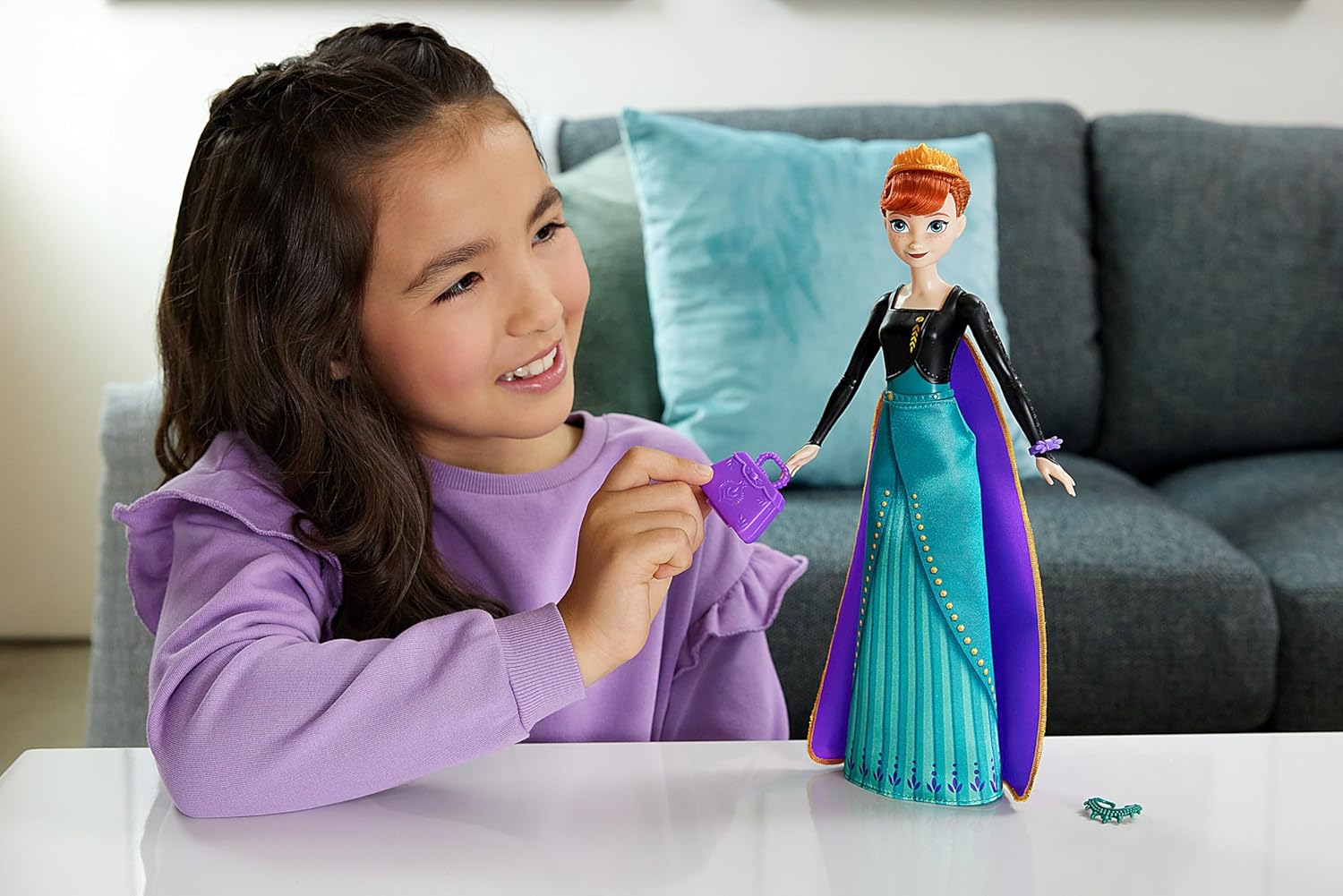 Die Eiskönigin Anna Enchant & Reveal Puppe mit Überraschungszubehör HXD27 Couch, Mobiliar, Puppe, Spielzeug