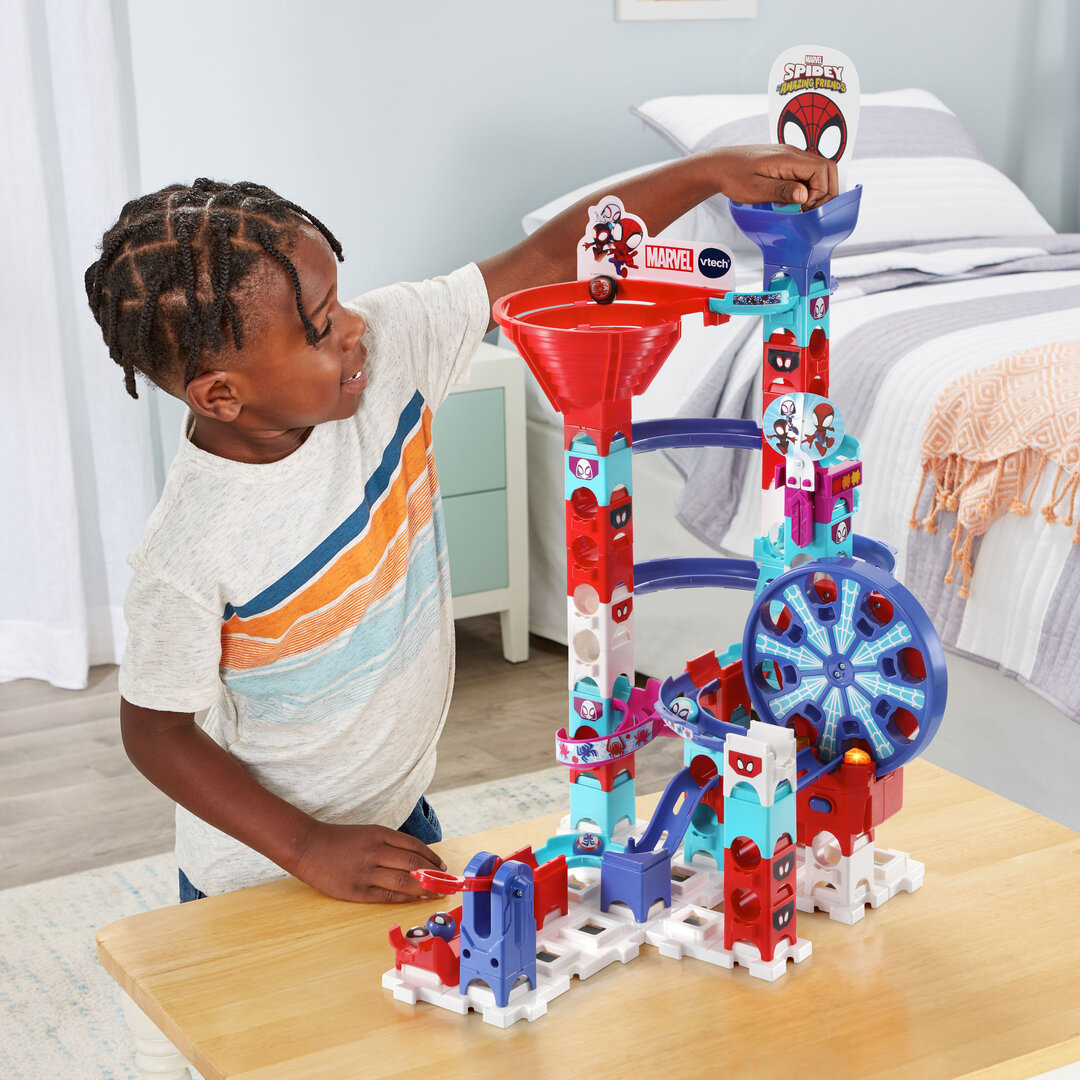 VTech Marble Rush Spidey Super Spin Challenge SP300 E  62 Teile mit motorisiertem Riesenrad, 6 Spidey-MarBalls, einstellbarer Launcher, versteckter Spidey-Effekt, fördert Kreativität & räumliches Denken, ab 4 J., Person