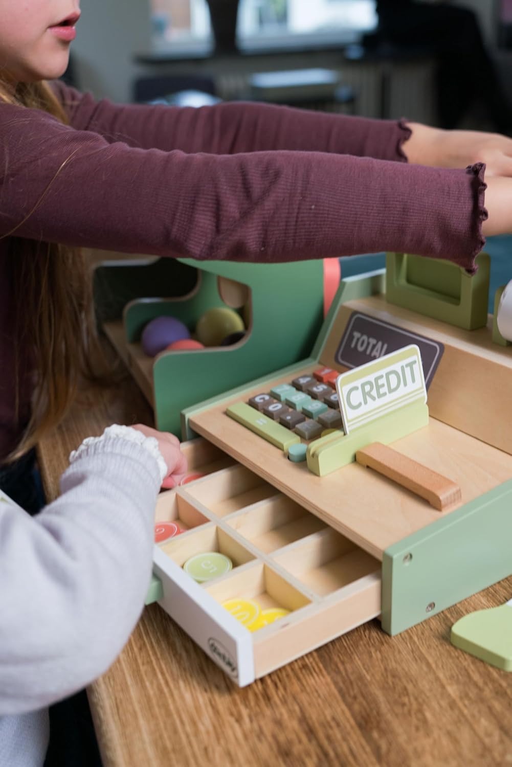 Dantoy 4770 Kaufladenkasse - Holz-Kassenset in Geschenkbox, 17-teilig