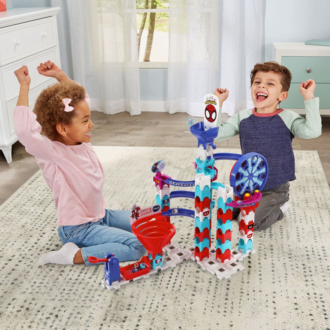 VTech Marble Rush Spidey Super Spin Challenge SP300 E  62 Teile mit motorisiertem Riesenrad, 6 Spidey-MarBalls, einstellbarer Launcher, versteckter Spidey-Effekt, fördert Kreativität & räumliches Denken, ab 4 J., Abspielen, Person, Kopf, Junge, Kind