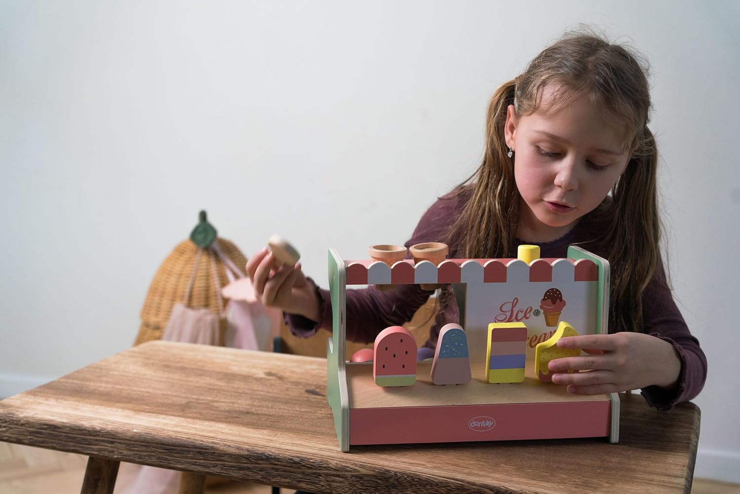 Dantoy 4774 Eiscreme-Shop - Holzspielset in Geschenkbox, 12-teilig